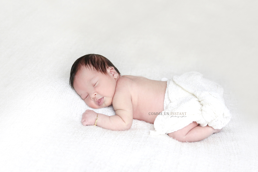nouveau né - photographe professionnelle bébé en train de dormir - nouveau né studio - photographe pro nouveau né en train de dormir - bébé studio - shooting nouveau né - bébé